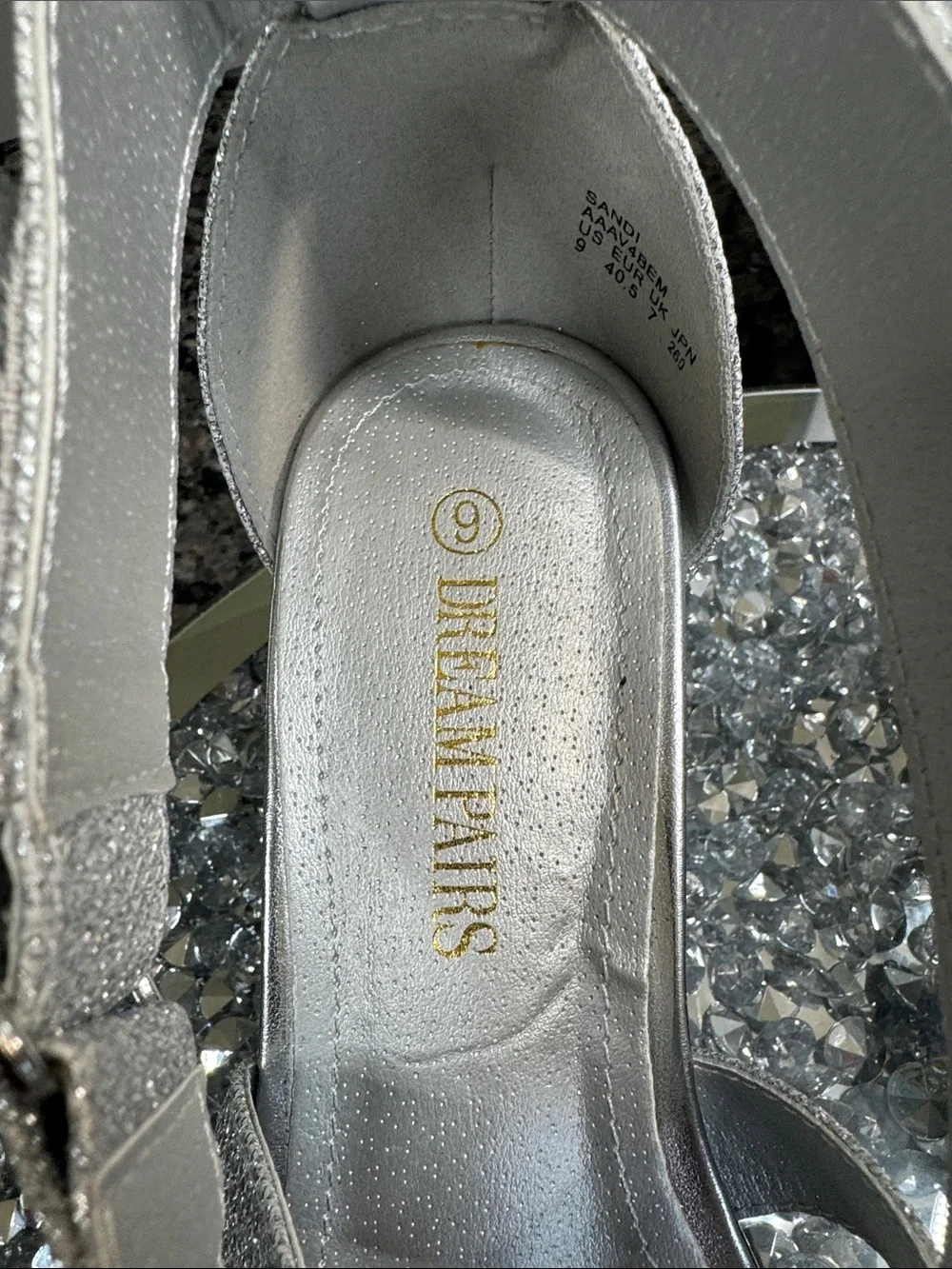 Dream Pairs worn one