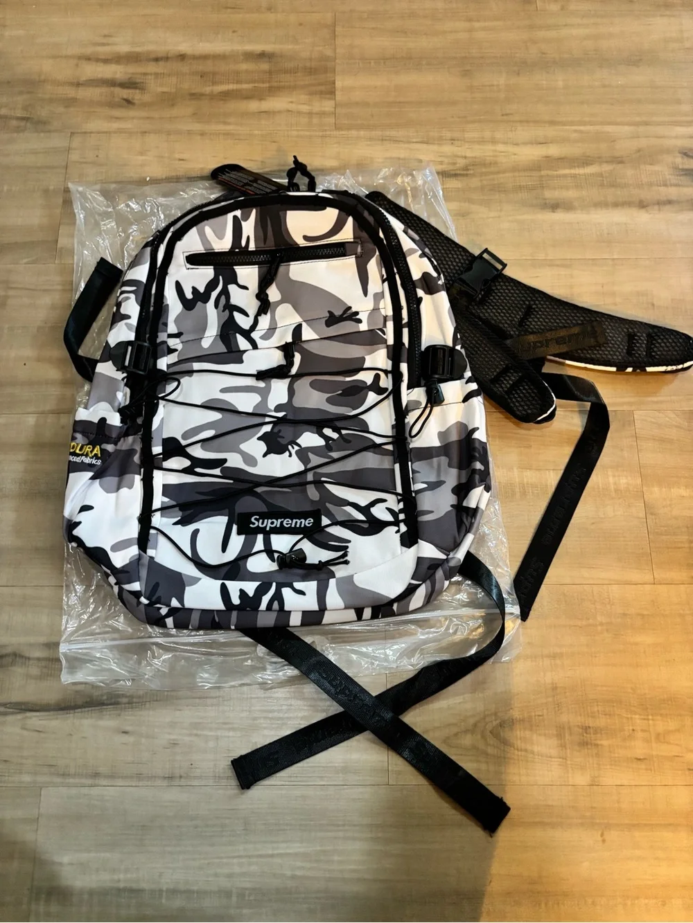 Sup Men’s White & Gray Camo Backpack