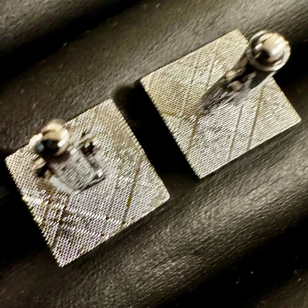 Unbranded polished silver