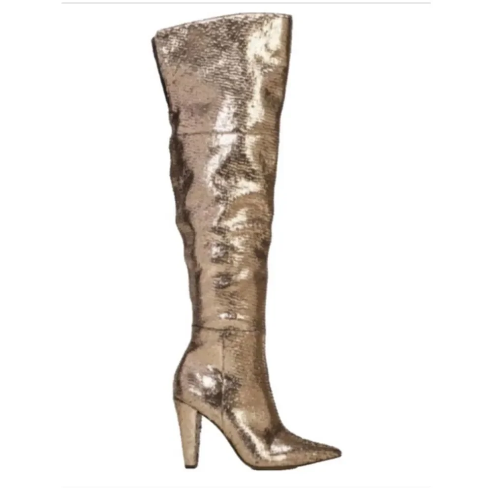 Vince Camuto stand out