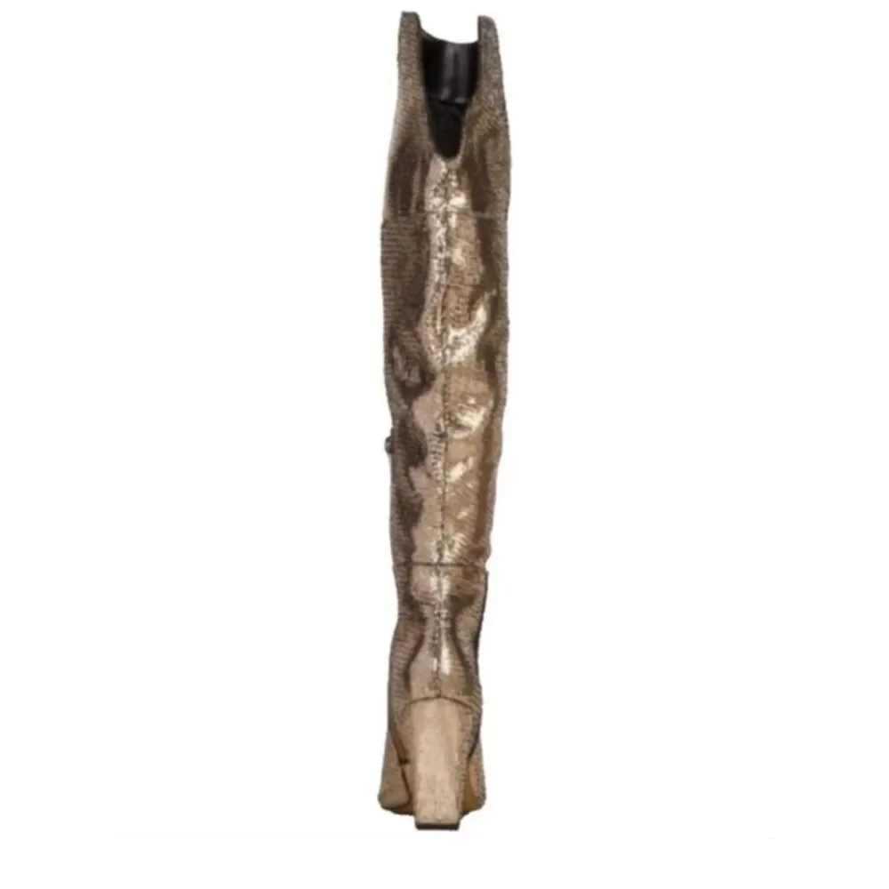 Vince Camuto stand out