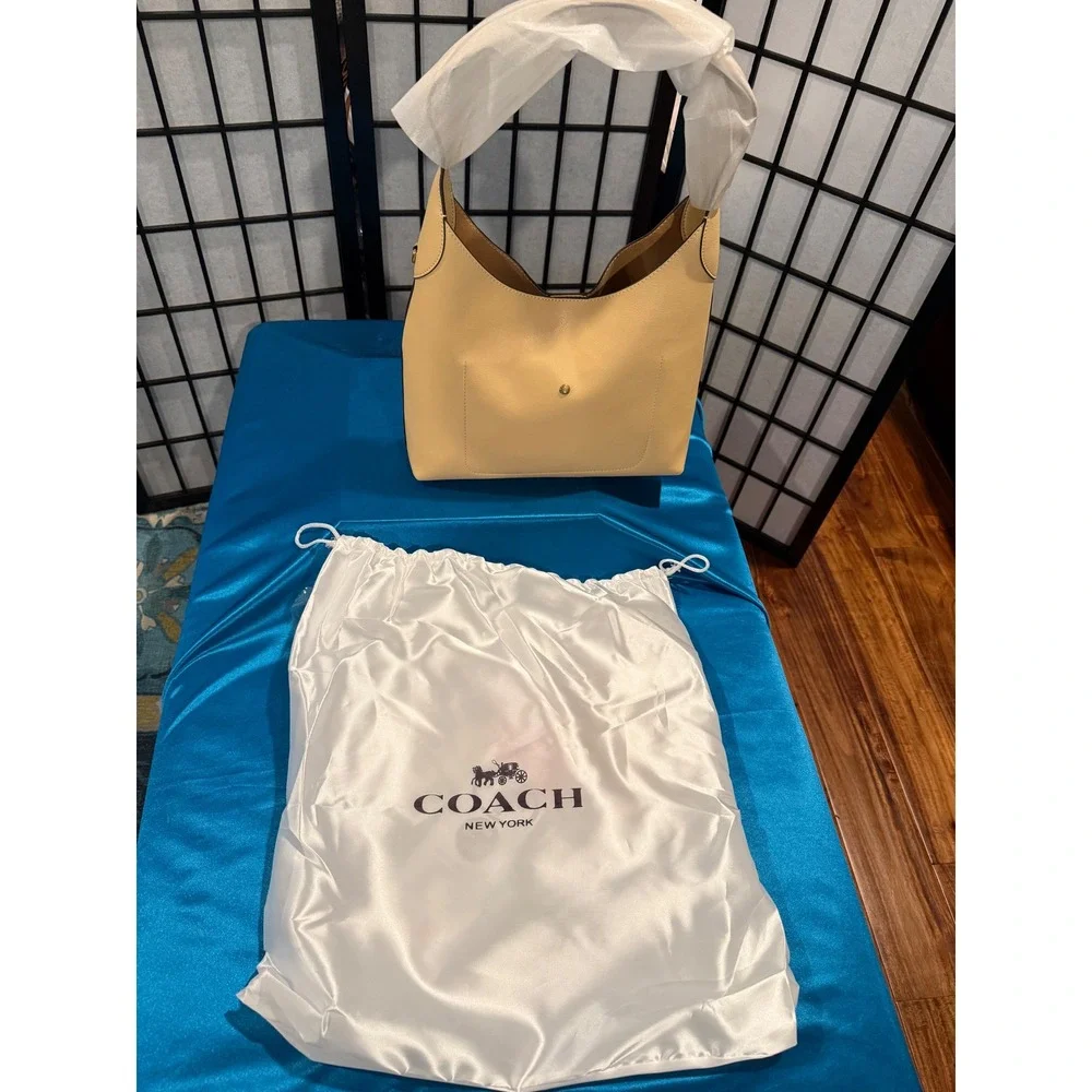 👜 COACH Brooklyn 28 Shoulder Bag — Cream | NWT | CU068