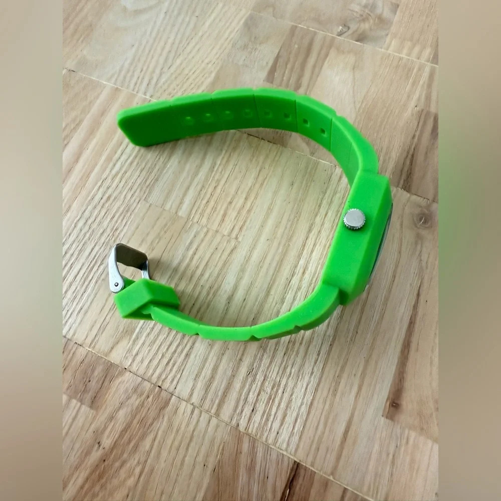 Framed impact rectangular bright green silicone watch NEW BATTERY