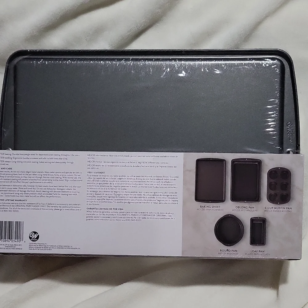 Wilton piece bakeware