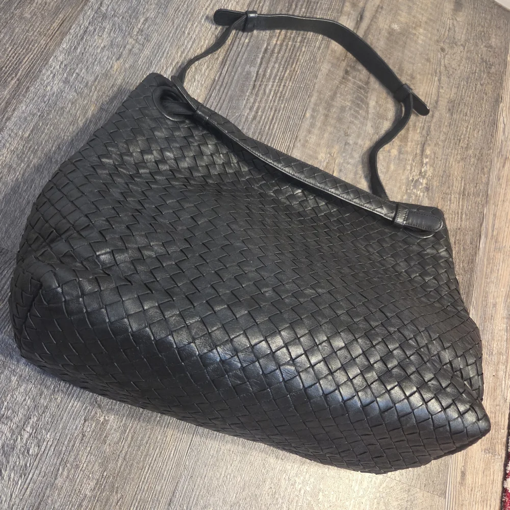 BOTTEGA VENETA Intrecciato Tote Bag Medium Bella Garda Nappa Leather Black Woven