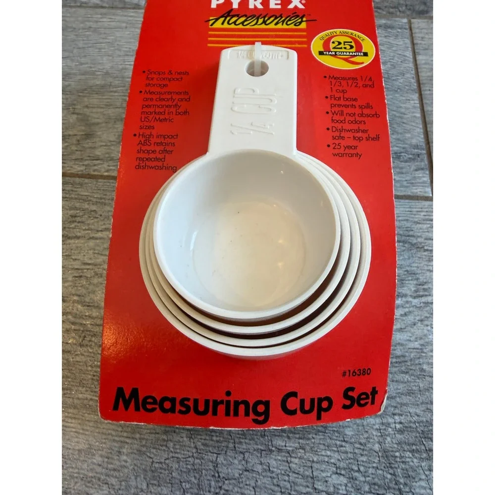 PYREX Measuring Cup Set 4 Piece White Vintage 1999 ABS Plastic 16380 NOS NWT