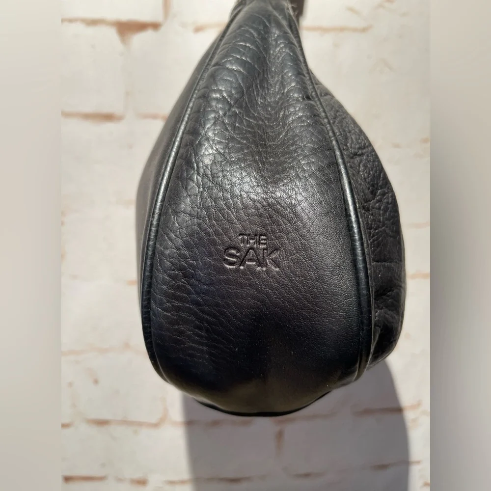 The Sak classic crescent