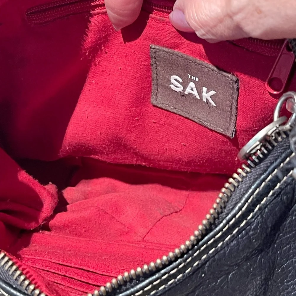 The Sak classic crescent
