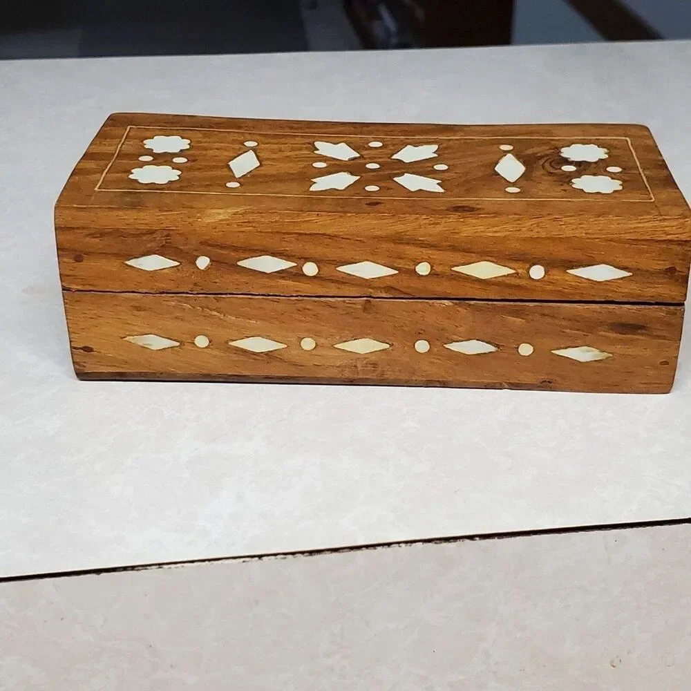 Wooden Trinket Box Inlaid Floral Medallion