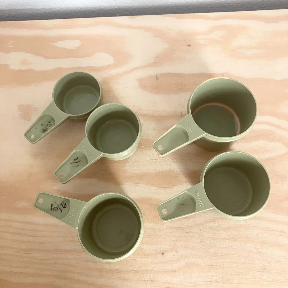 Tupperware vintage measuring