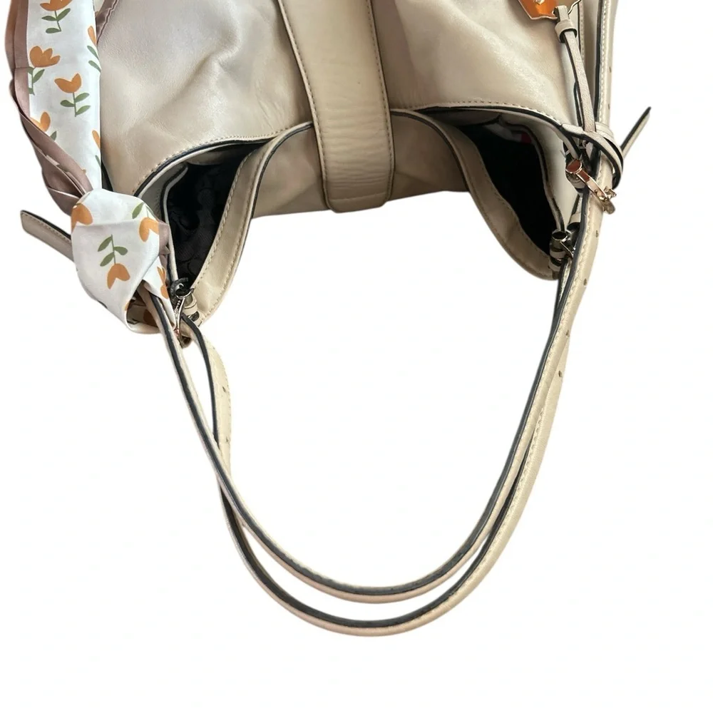 Coach Cream and Gold Hobo Bag with BUTTER SOFT LUXURIOUS LEATHER VERY CLASSY