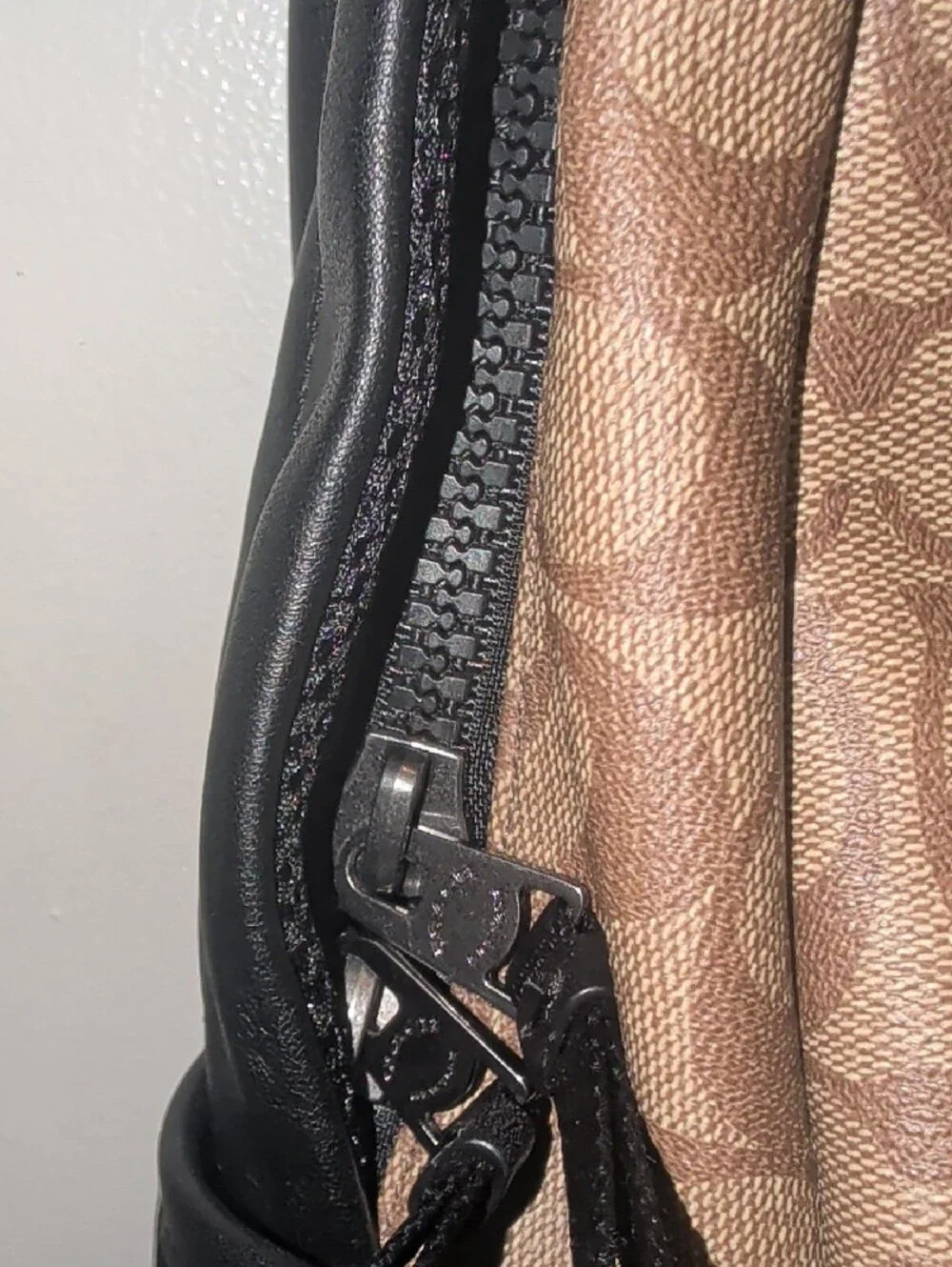 Coach side sleek comfort