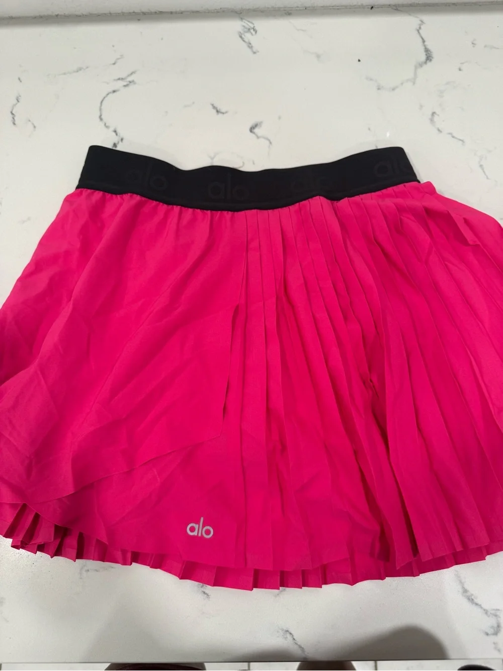 ALO Yoga bright pleated