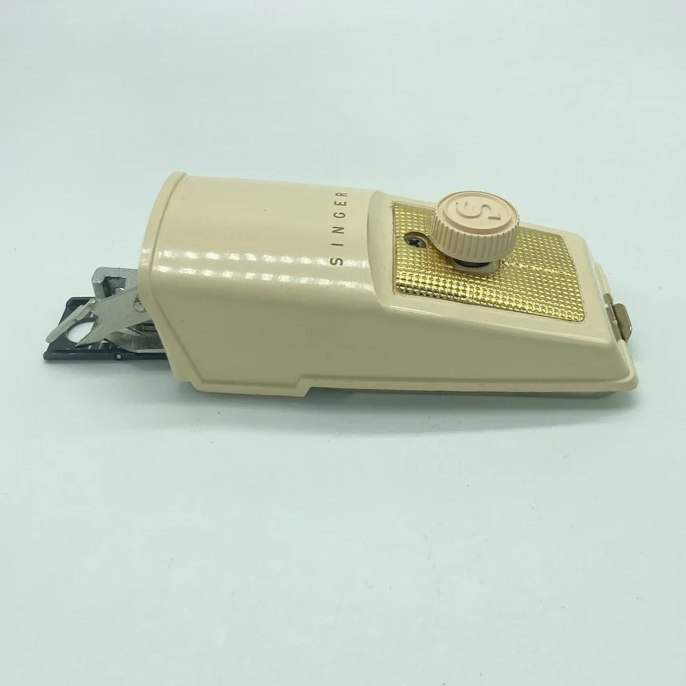 Singer vintage buttonholer