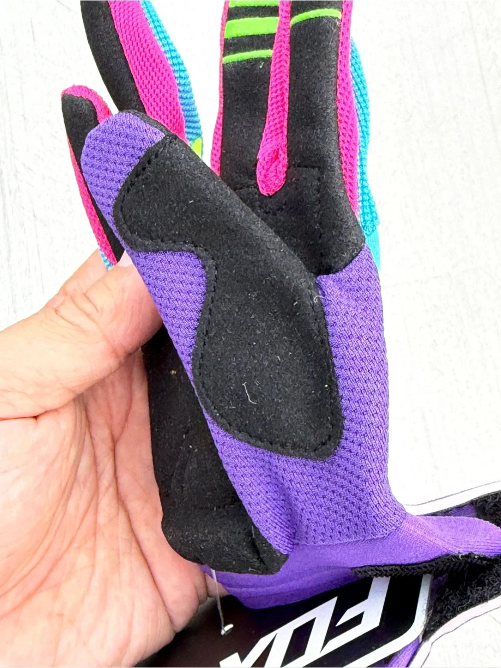 Women size gloves