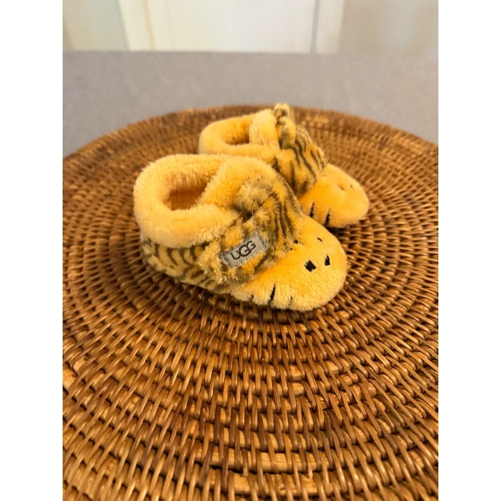 UGG plush bixbee