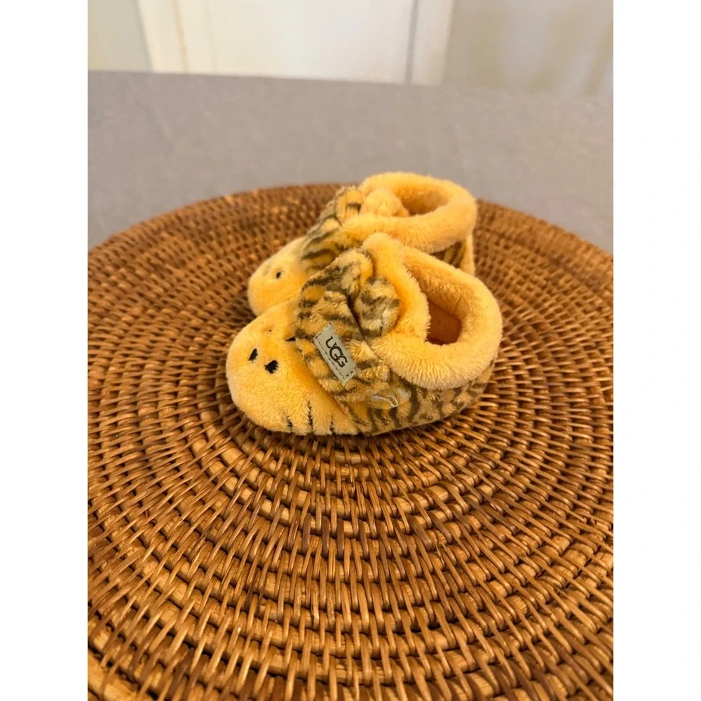 UGG plush bixbee
