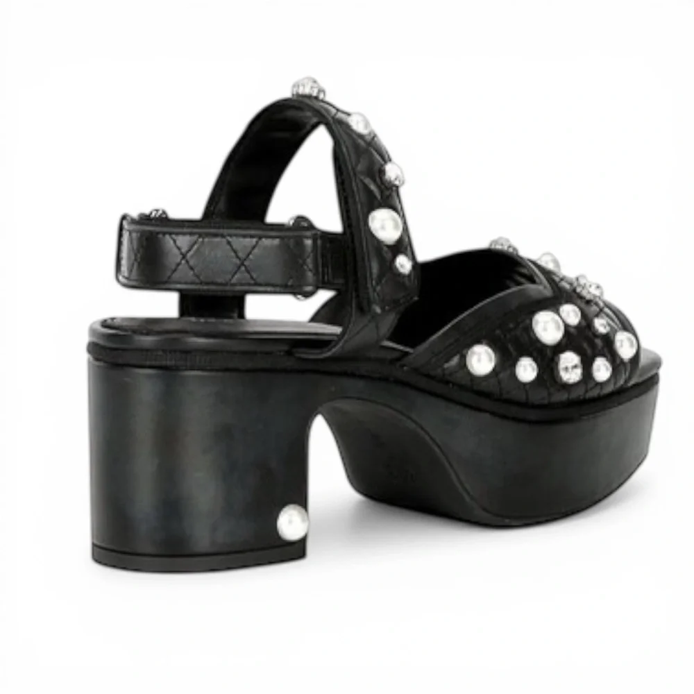 Gianni Bini stylish eye
