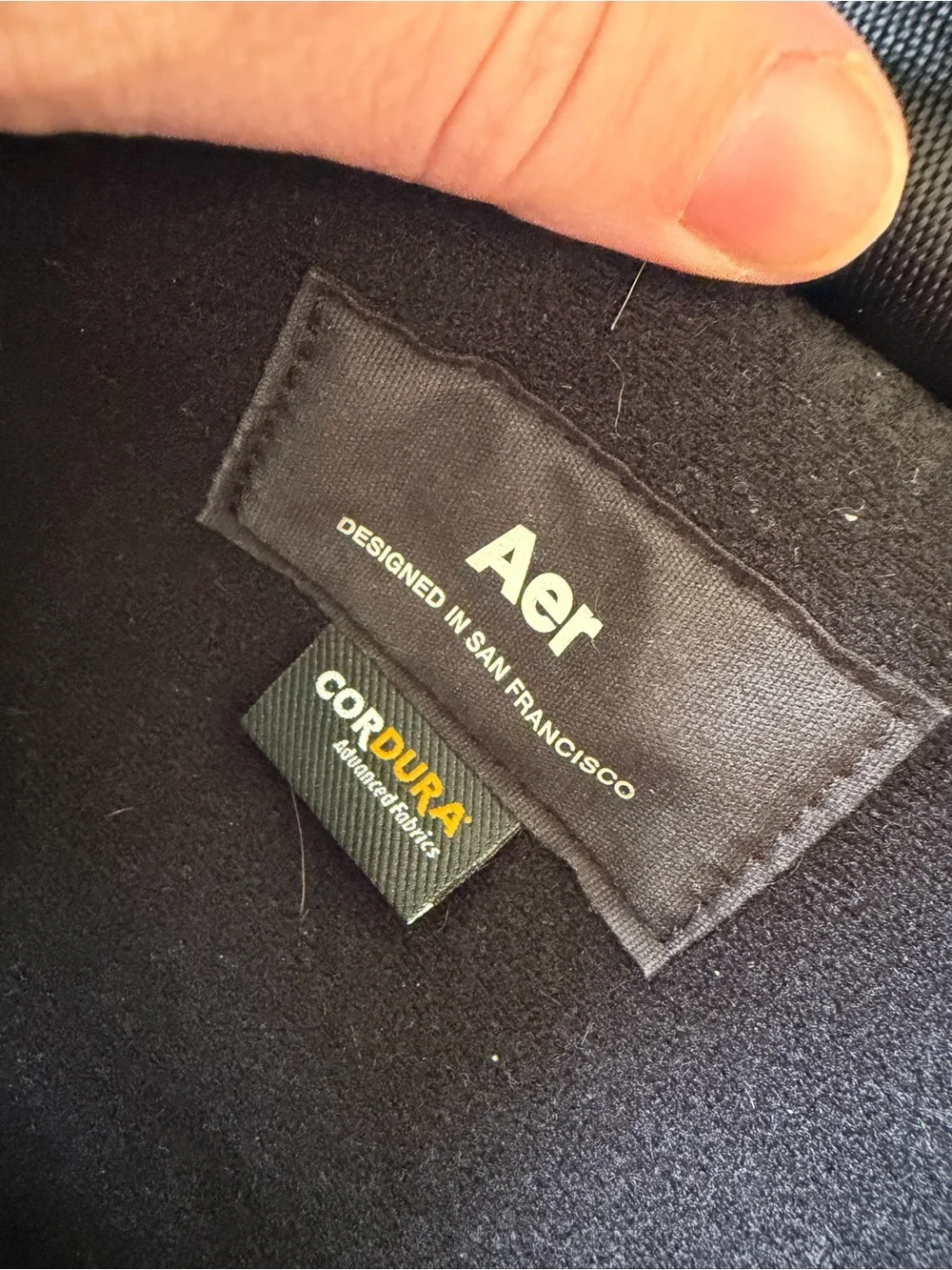 Aer sleek black