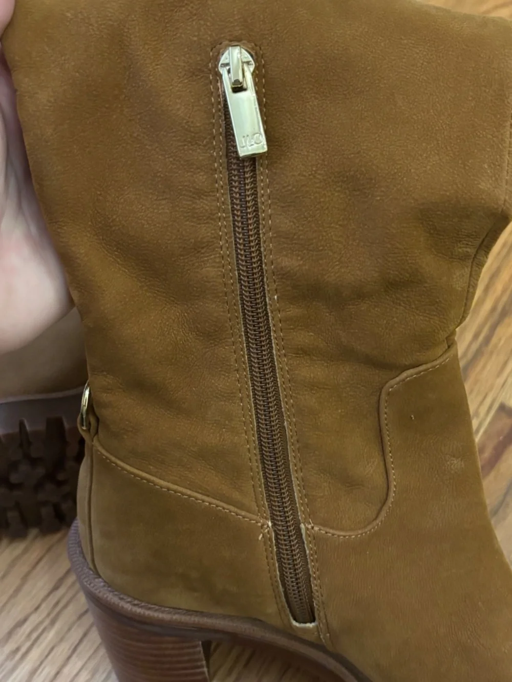 Jennifer Lopez never worn