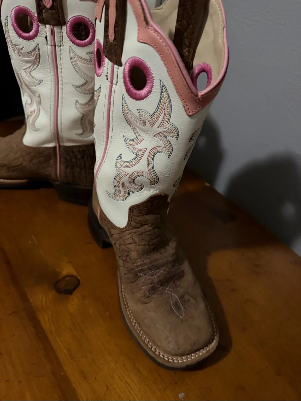 Old West brown details trim