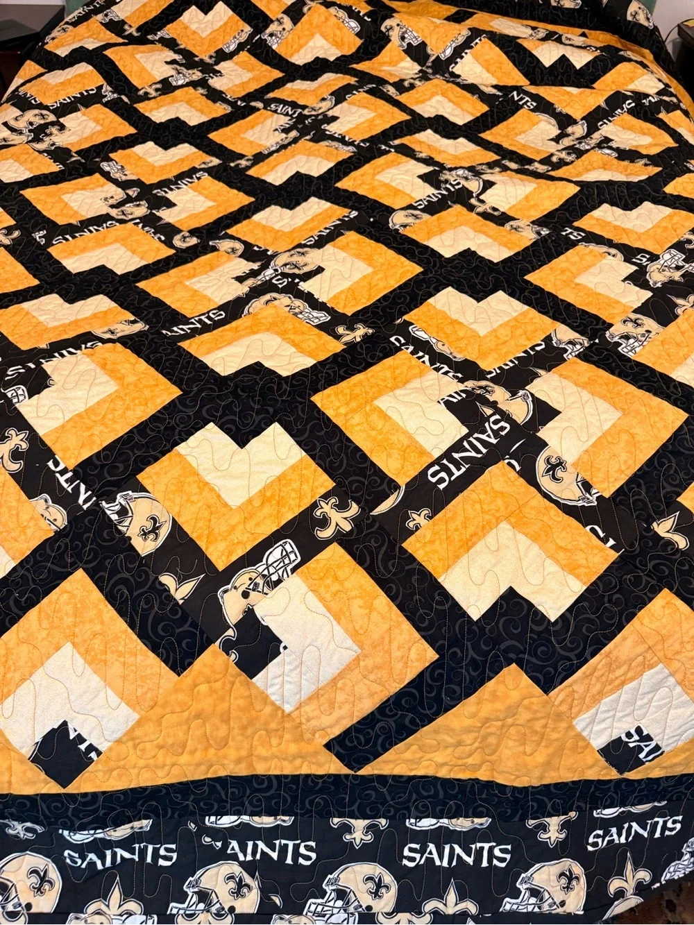 BEAUTIFUL!!  Handmade New Orleans Saints Lattice Pattern Quilt!  89.5