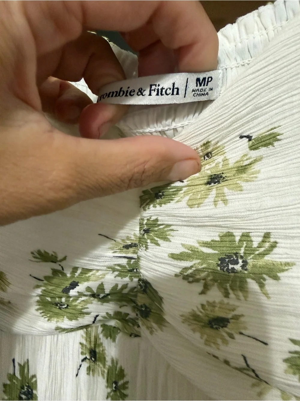 Abercrombie & Fitch lightweight white