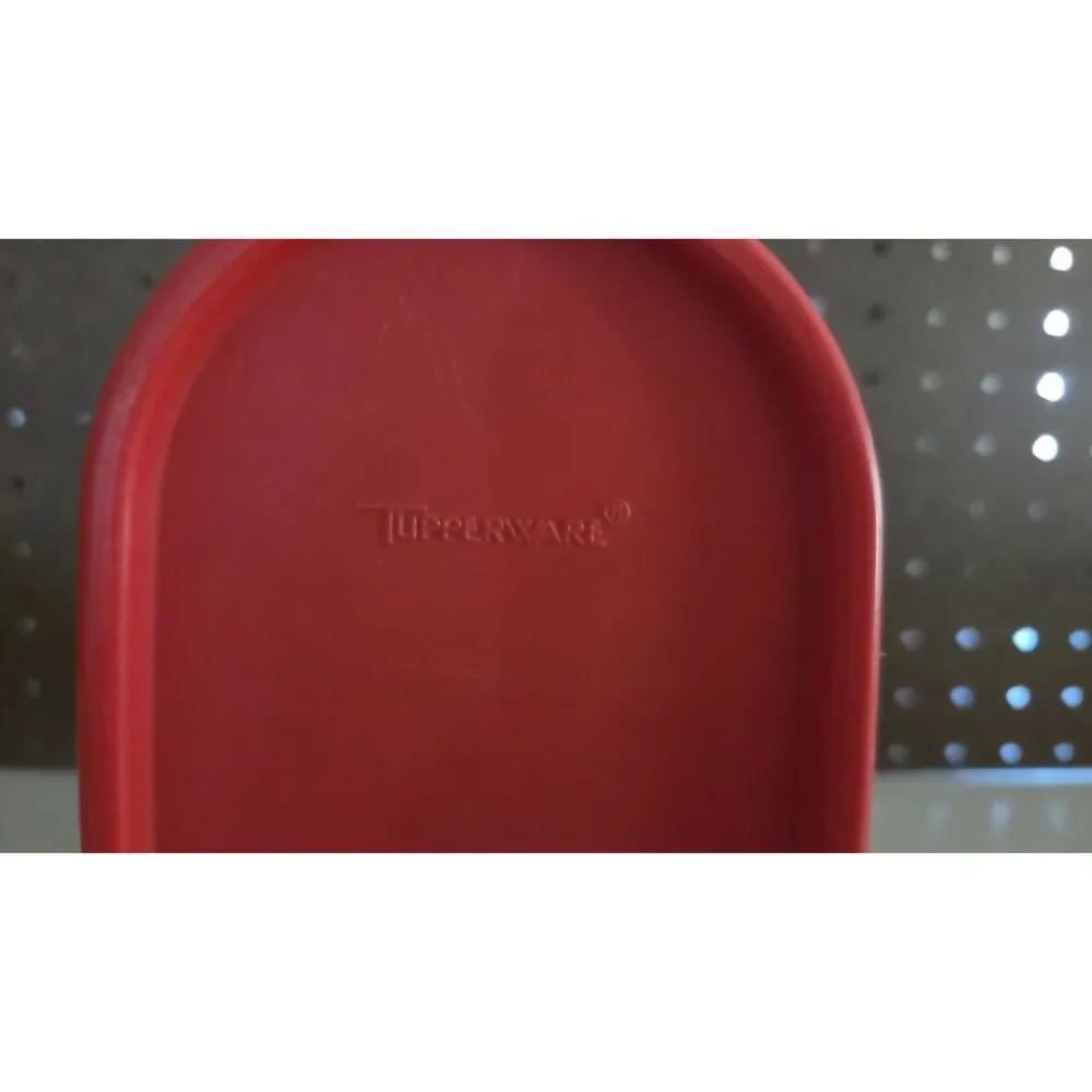 Tupperware container 1614