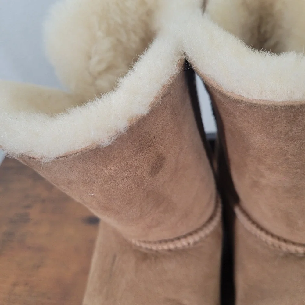 UGG bailey button