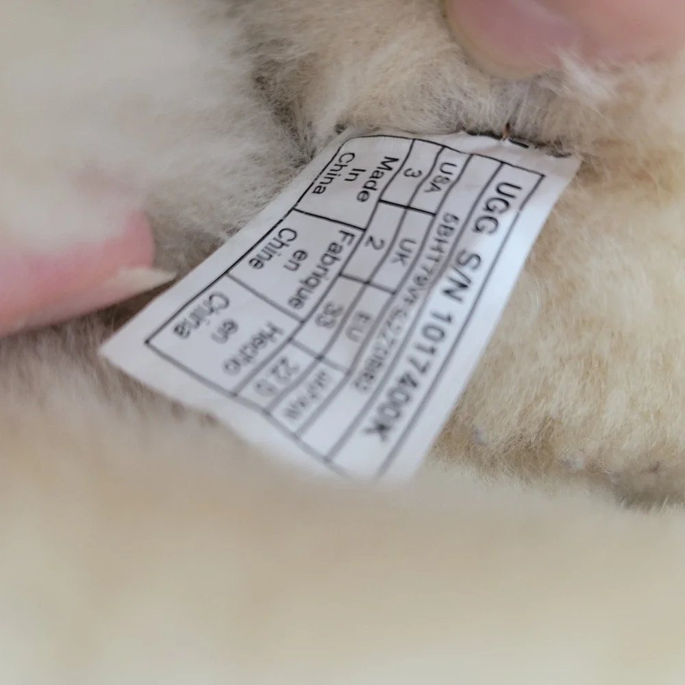 UGG bailey button