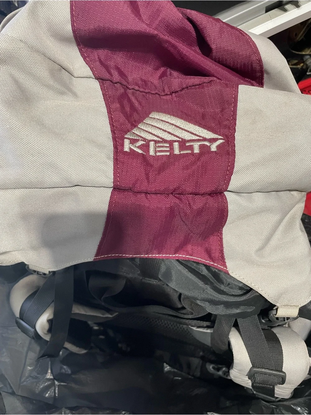 Kelty spacious maroon