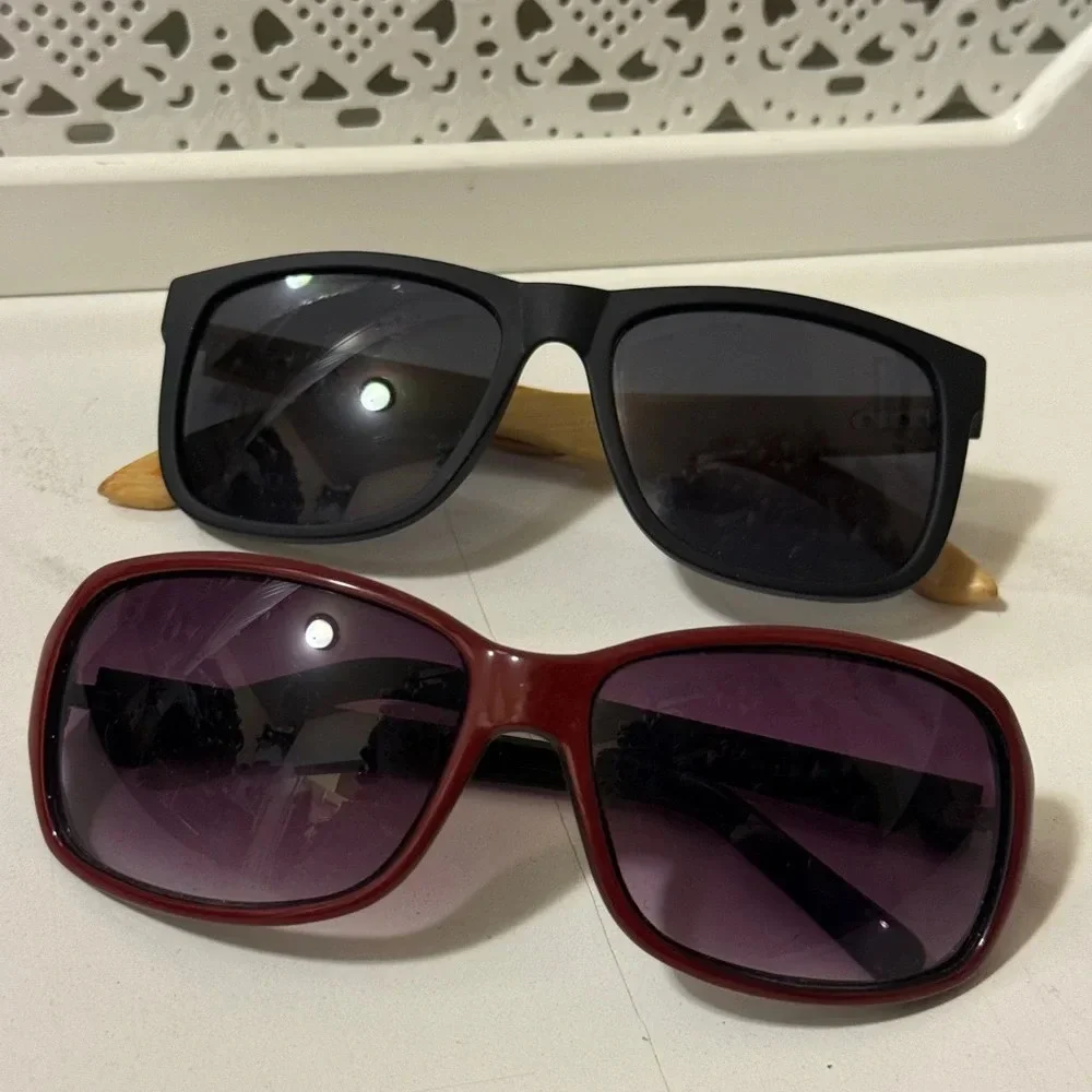 Two beautiful DOCKERS sunglasses in good condition
