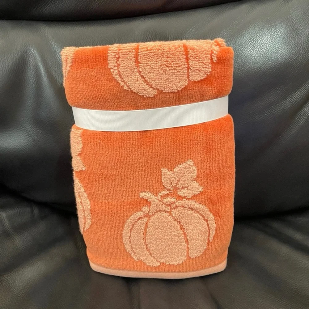 Thanksgiving CARO HOME Pumpkin Hand Towels (2) Thanksgiving Pumpkin Towels