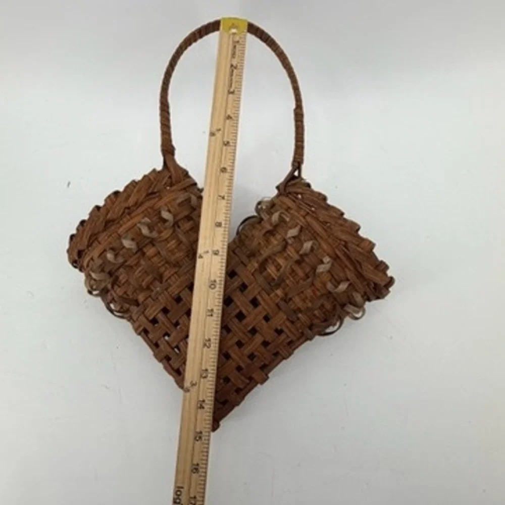 N/A woven heart