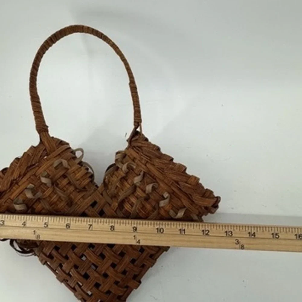 N/A woven heart