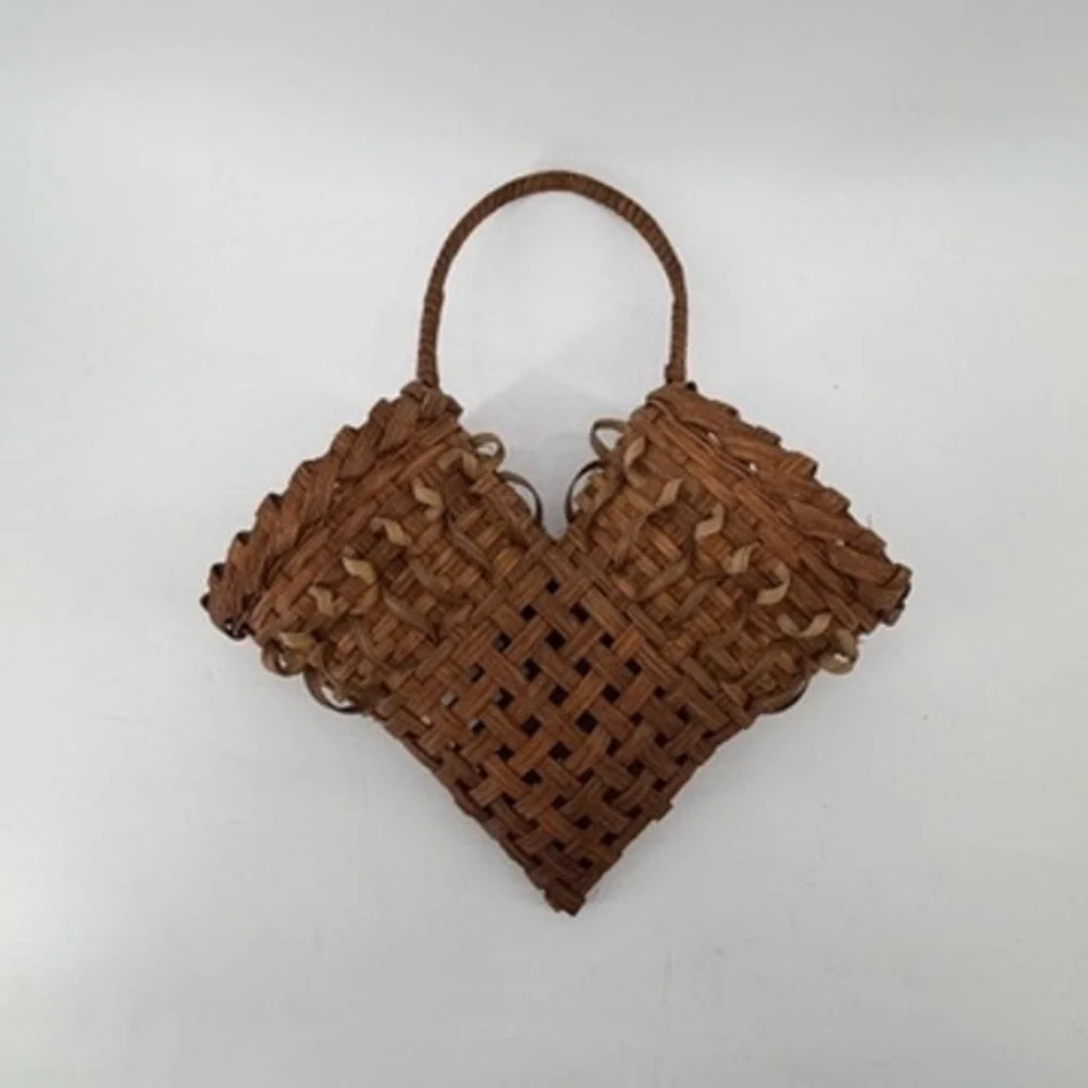 N/A woven heart