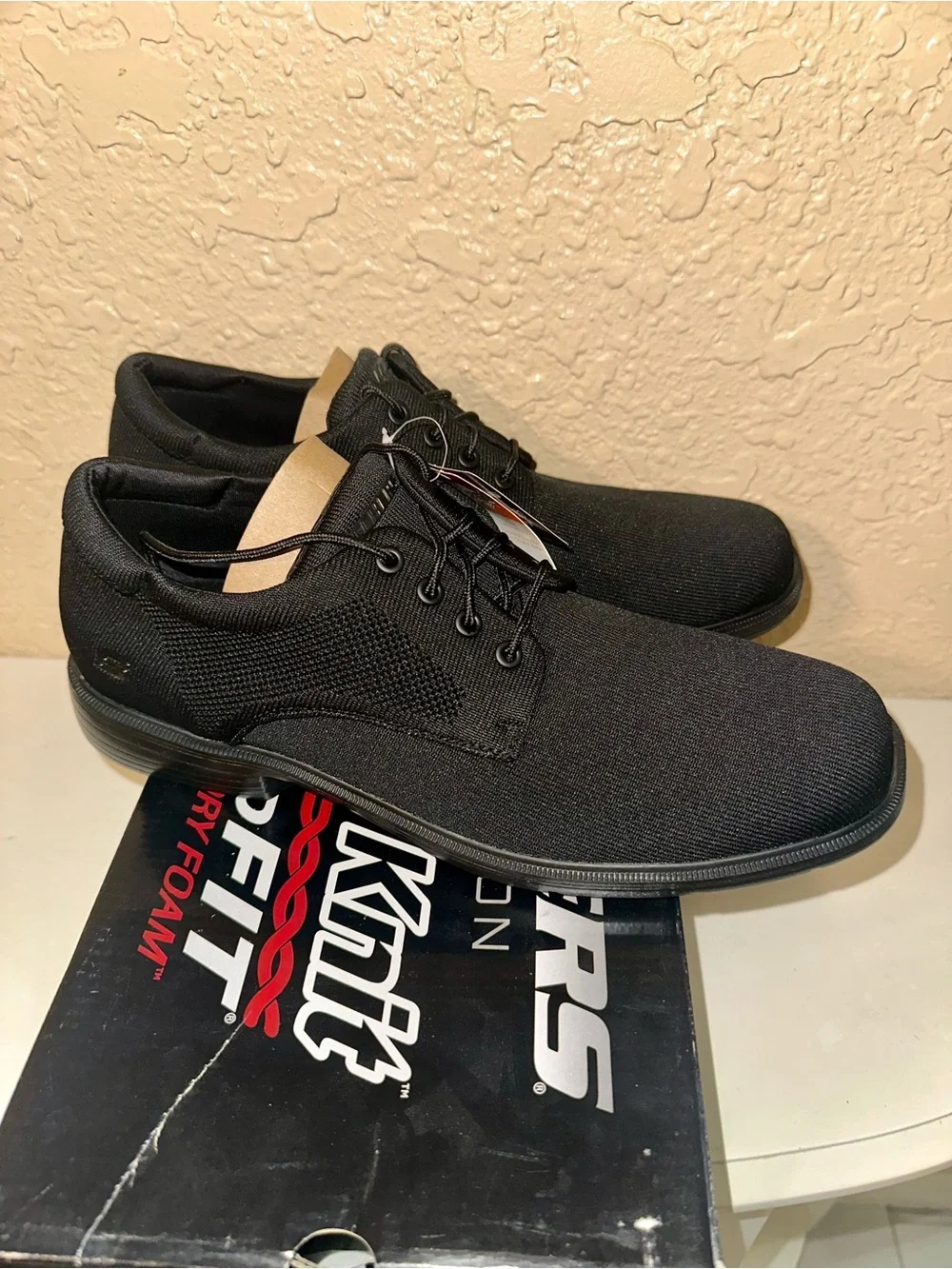 Skechers sleek black
