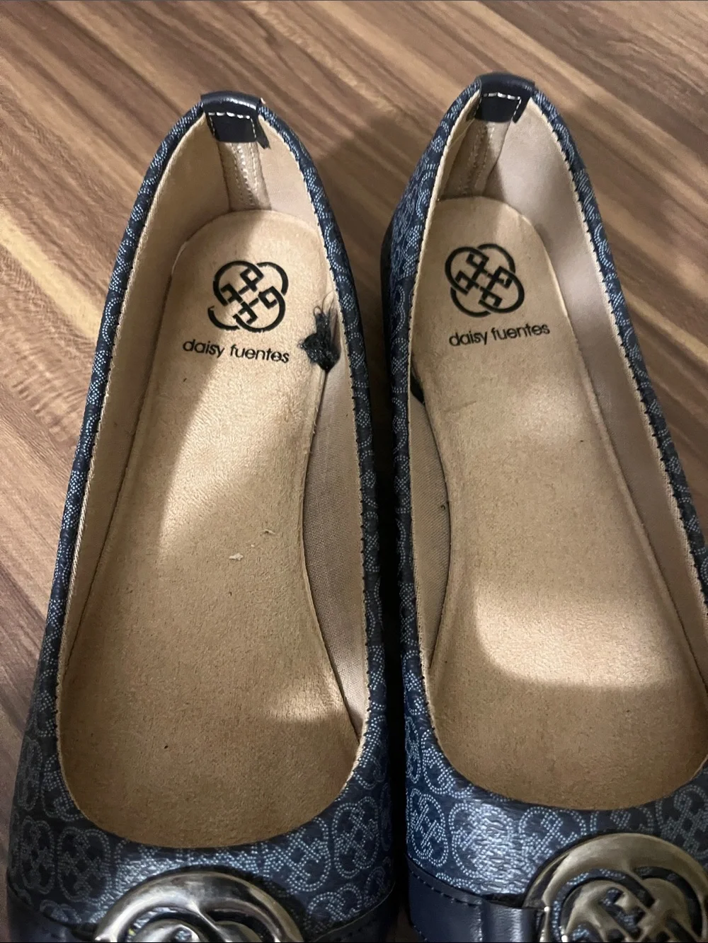 Daisy Fuentes rubber elegant flats