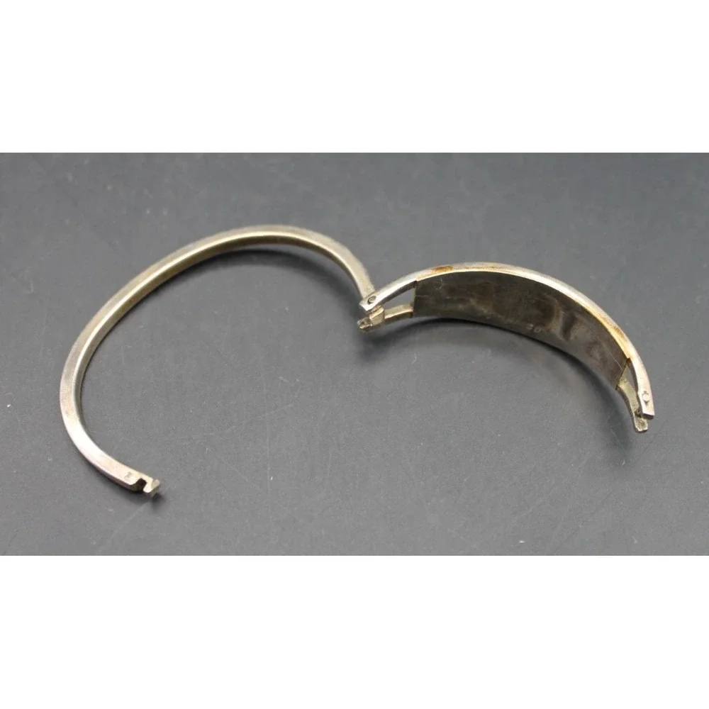 Unbranded sterling silver