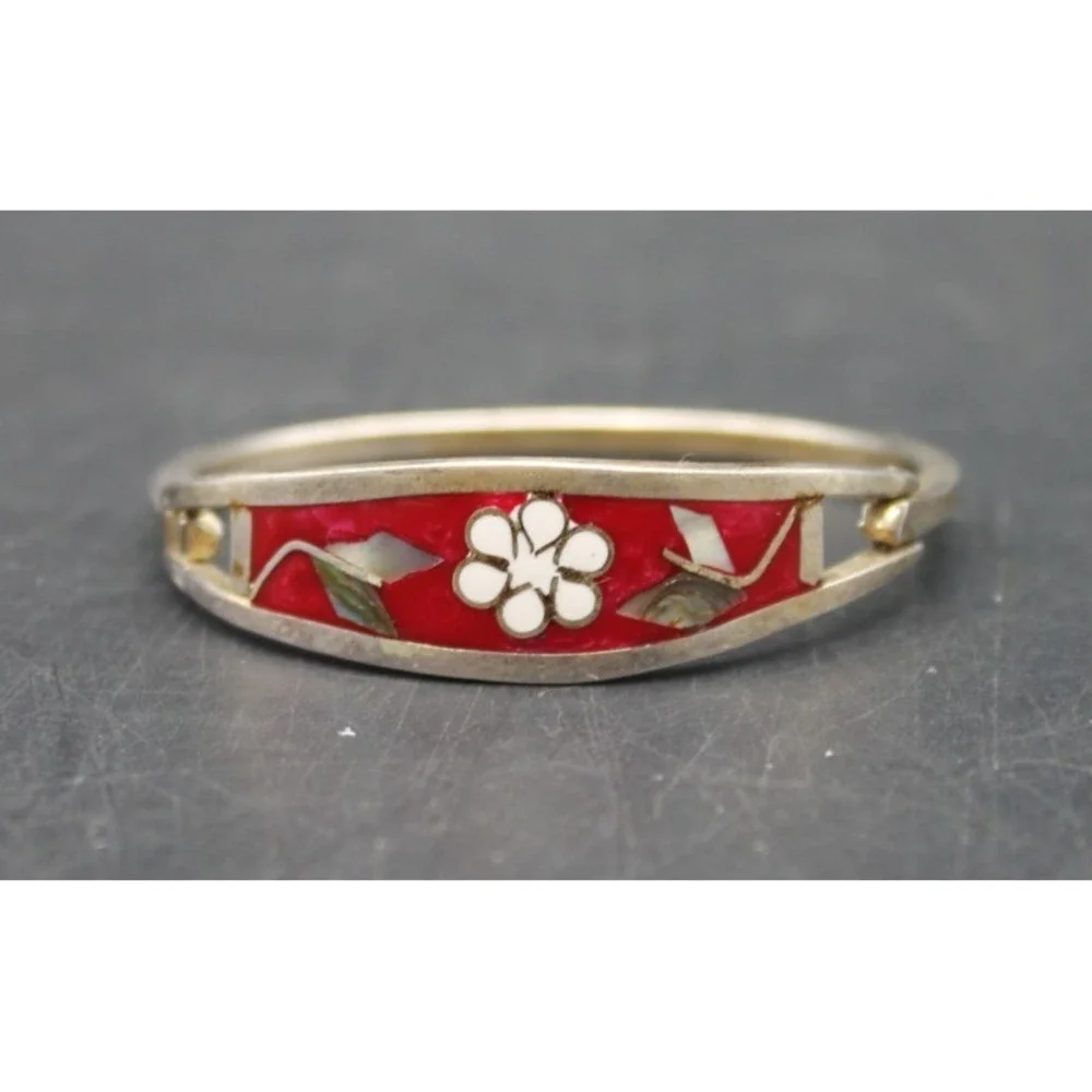 Unbranded sterling silver