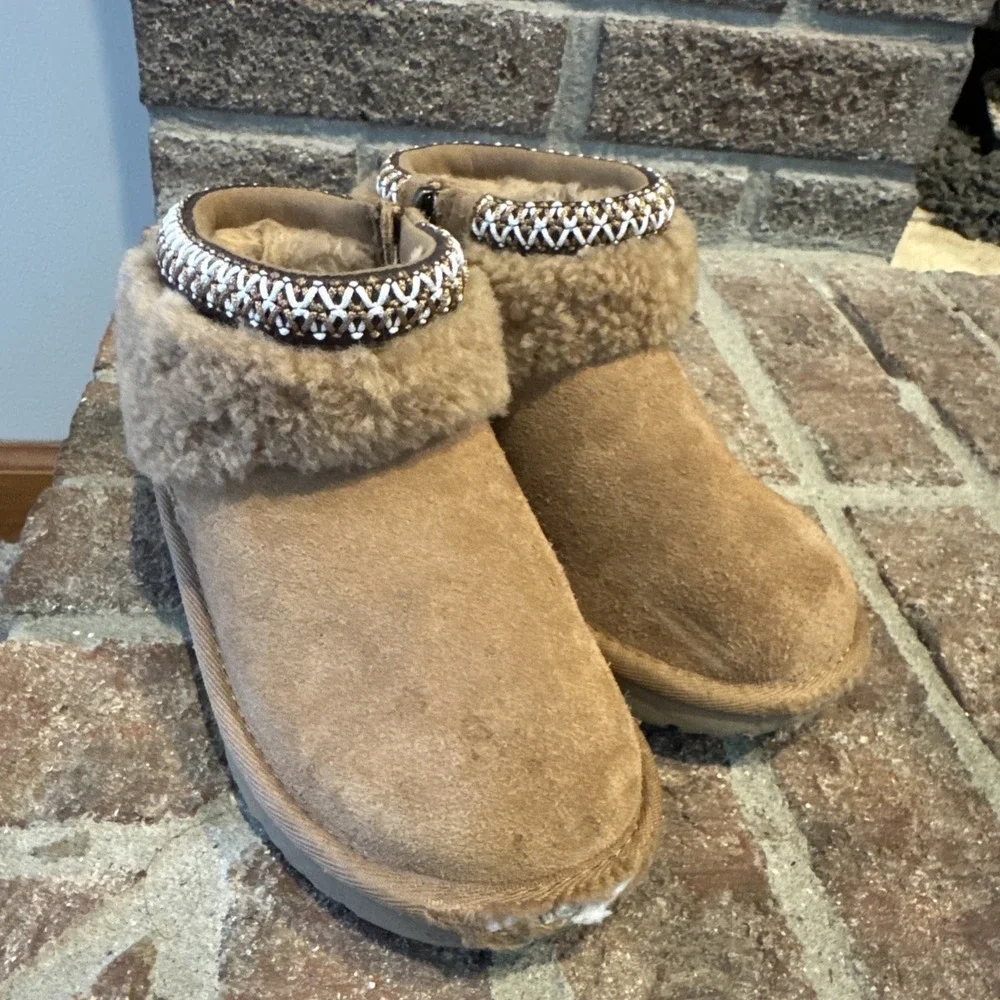 Ugg Classic Ultra Mini Maxi Curly Ankle Boots Toddler Sz 10US‎ 27.5EU #340