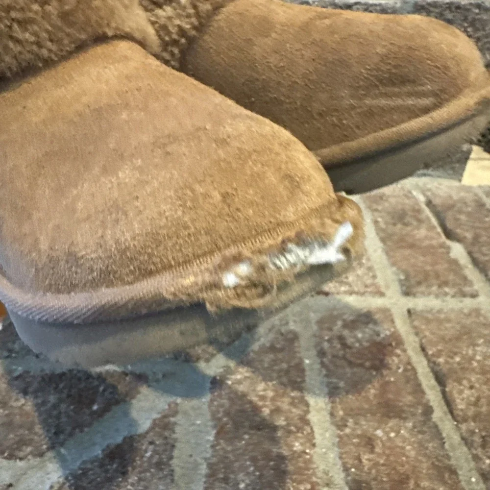 UGG classic ultra