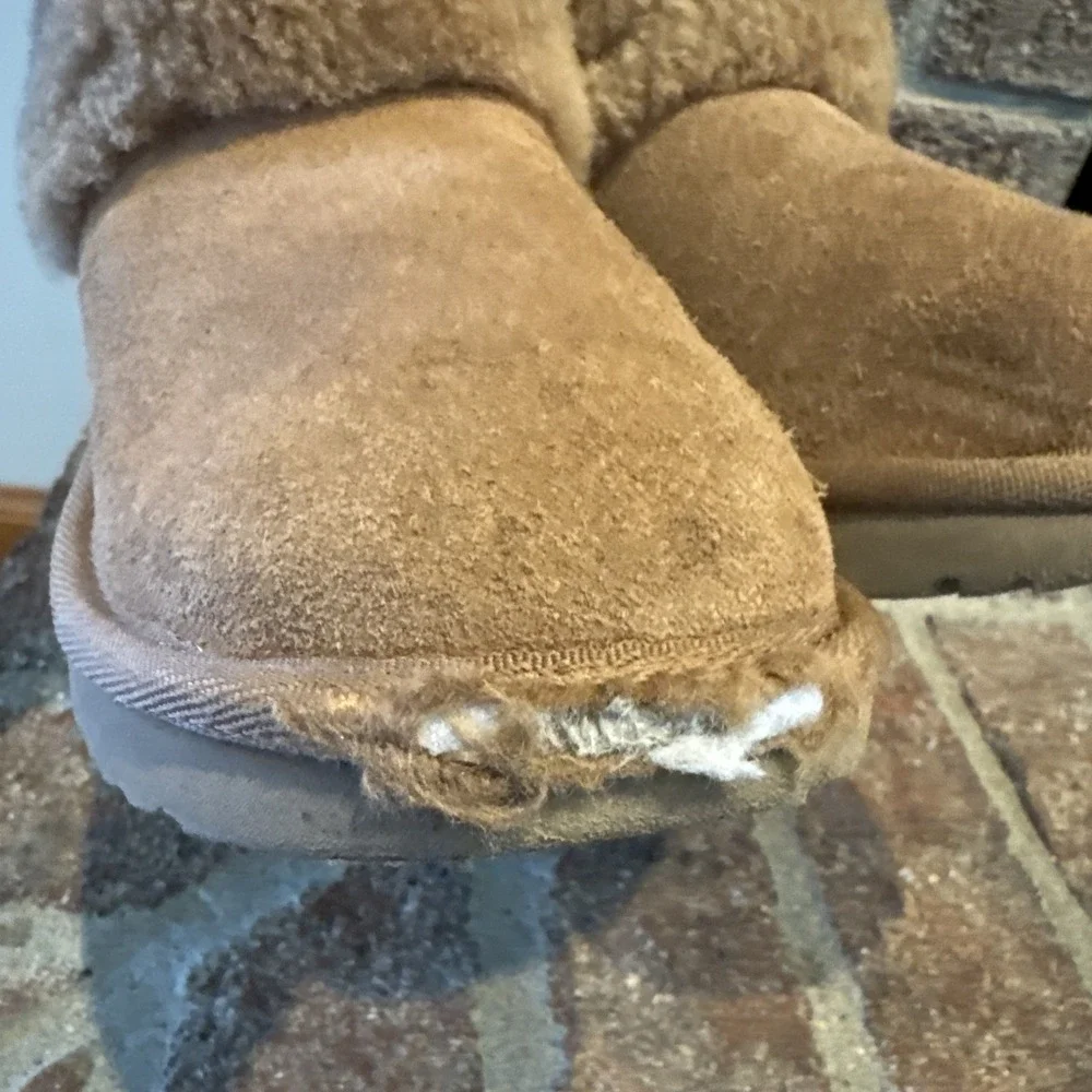 UGG classic ultra