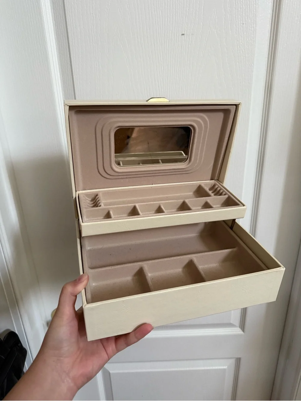 N/A vintage cream