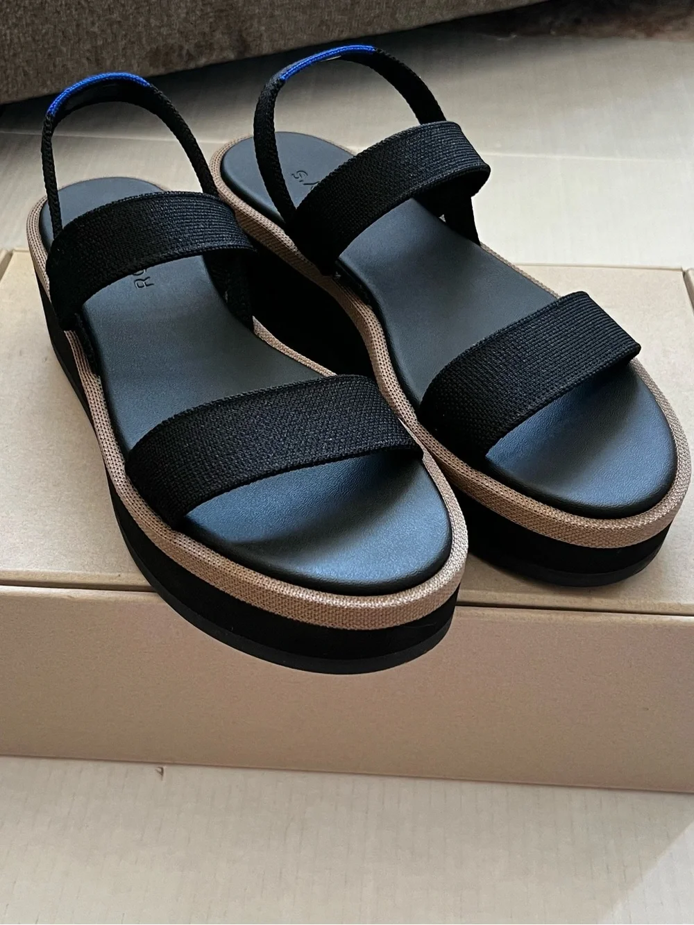 NWB Rothy's Lightweight Platform Wedge Sandal Black Pepper Strappy Size 8