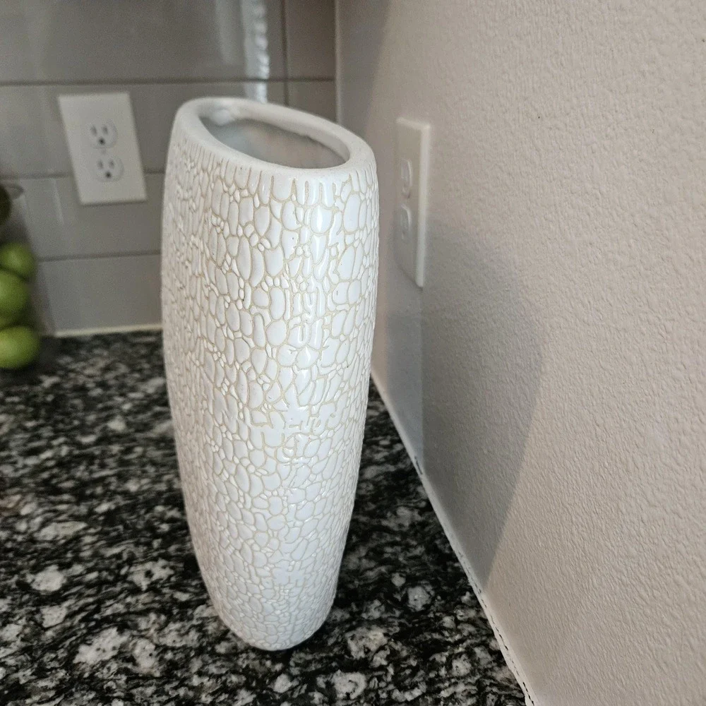 The Unbranded Brand beautiful vase