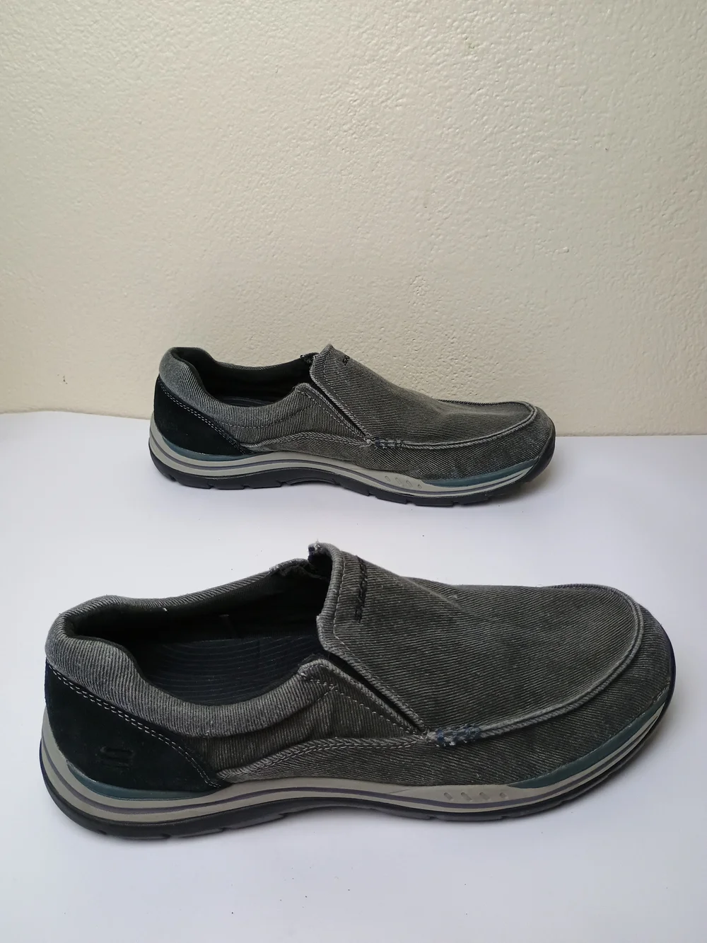 Skechers casual slip