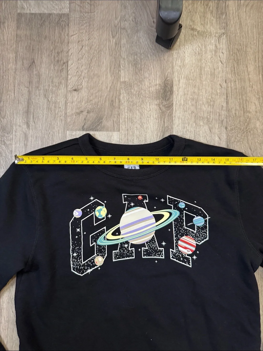 GAP black crewneck