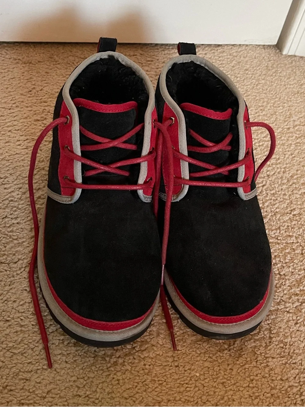 UGG Plush Neumel Suede Chukka Boots Black / Red / Grey Men's Size 10 SN 3326