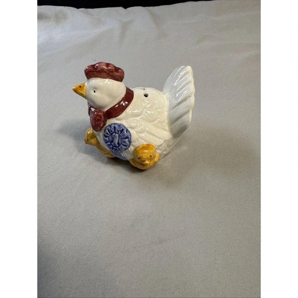 Vintage Giftcraft Ceramic Hen with Chicks & #1 Blue Prize Ribbon Shaker